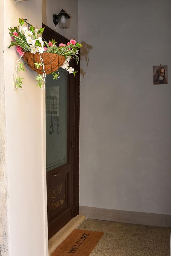 Famigi Acomodação com café da manhã Nápoles Exterior foto